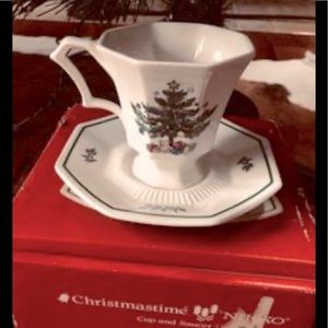 Vintage Nikko Christmas Time Retired Cups & Saucers